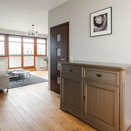 Metro Wilanowska Deluxe By Bookinghost *