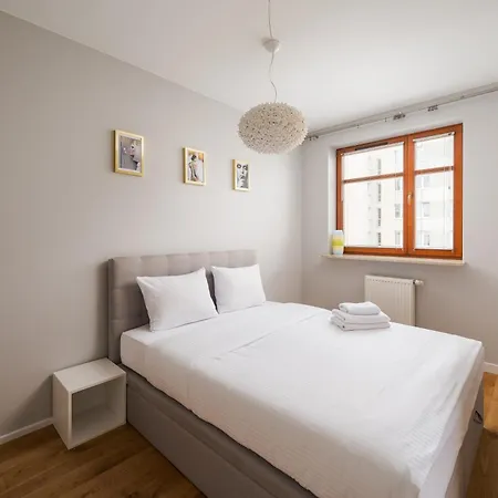 Metro Wilanowska Deluxe By Bookinghost