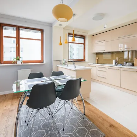 Metro Wilanowska Deluxe By Bookinghost *