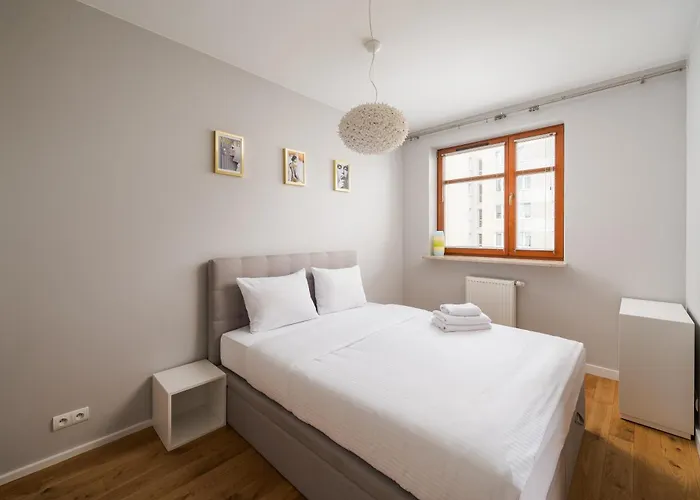 Metro Wilanowska Deluxe By Bookinghost