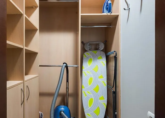 Metro Wilanowska Deluxe By Bookinghost *