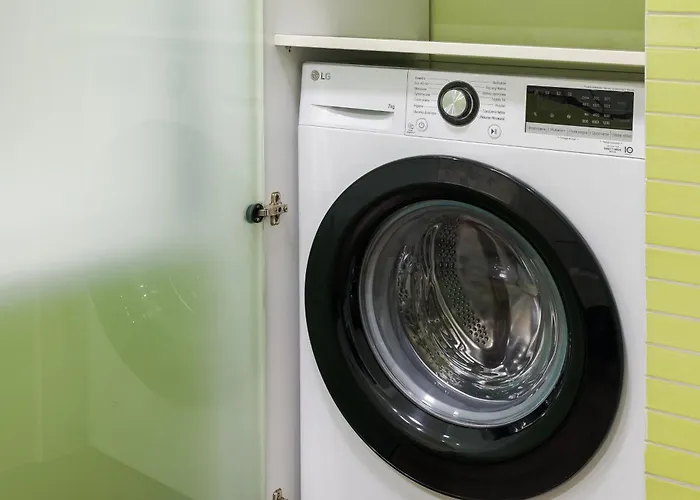 Metro Wilanowska Deluxe By Bookinghost *