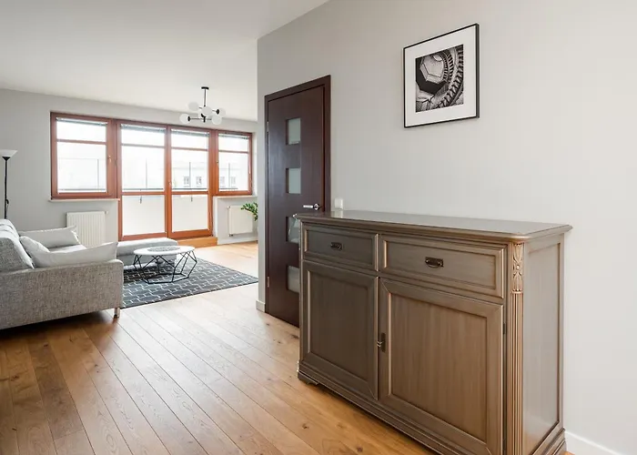 Metro Wilanowska Deluxe By Bookinghost *