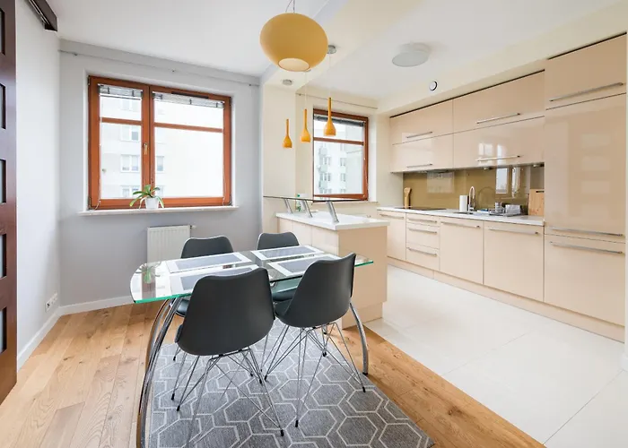 Metro Wilanowska Deluxe By Bookinghost *