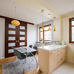 Metro Wilanowska Deluxe By Bookinghost Apartmán *