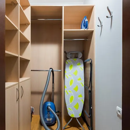 Metro Wilanowska Deluxe By Bookinghost *