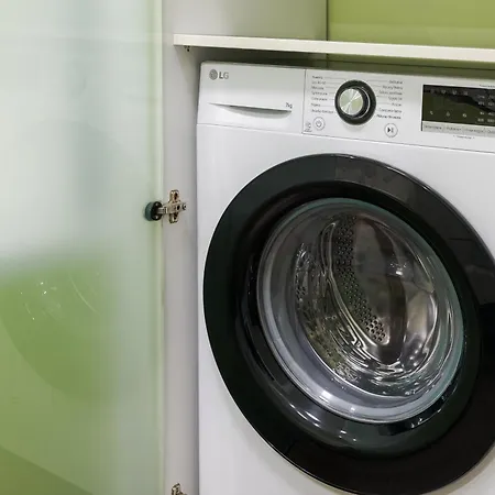 Metro Wilanowska Deluxe By Bookinghost *