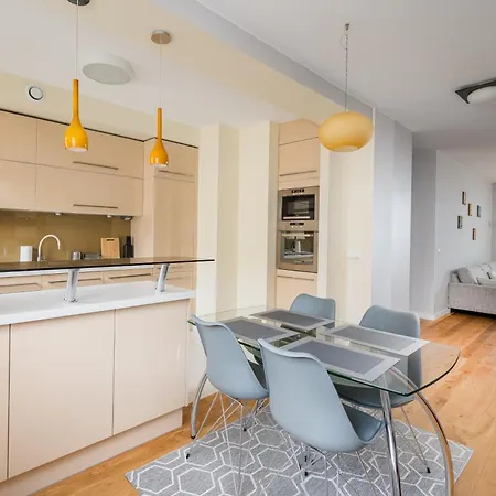 Metro Wilanowska Deluxe By Bookinghost